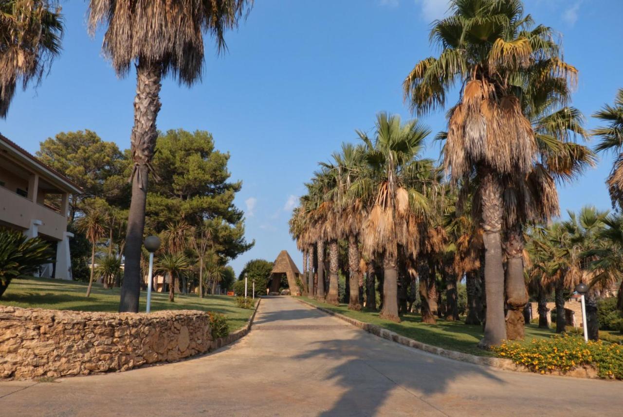Th Le Castella - Baia Degli Dei Village Buitenkant foto